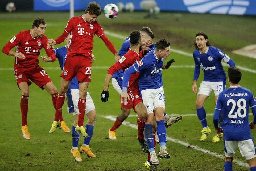Bayern de Munique compete com o Schalke 04